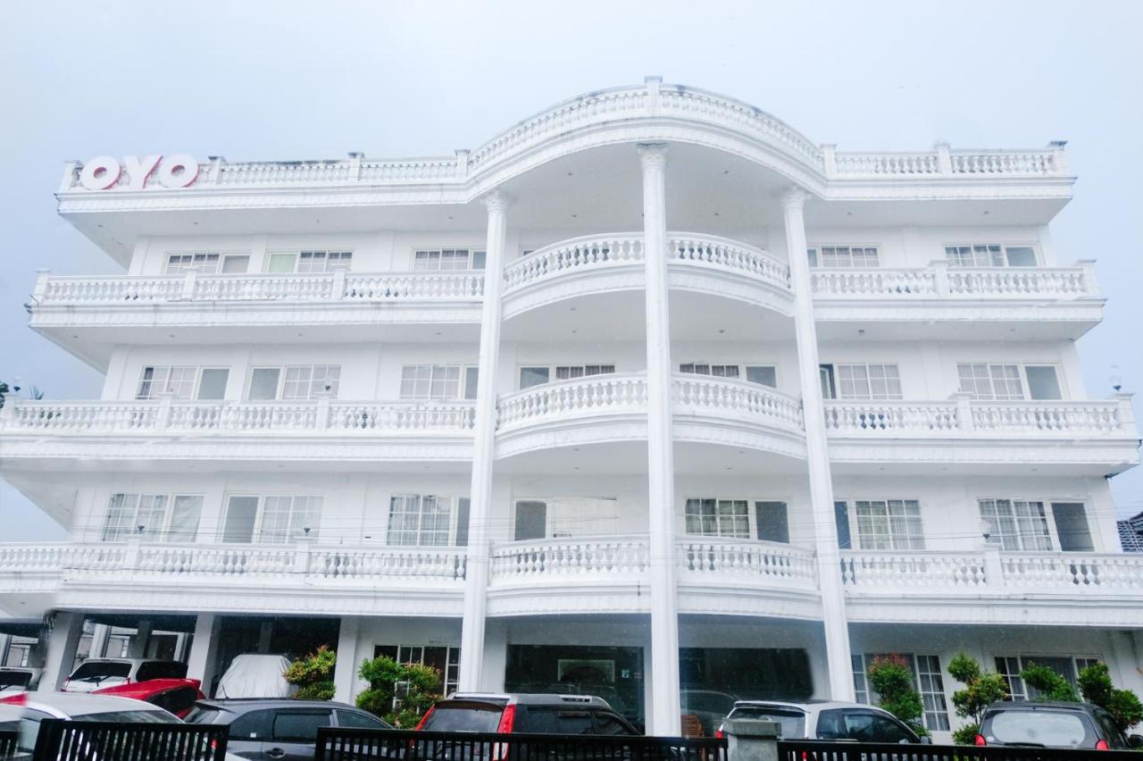 Oyo 696 Hasanah Guest House Syariah De Saphire Malang Exterior foto