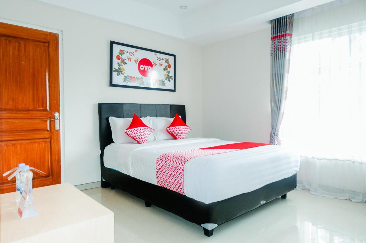Oyo 696 Hasanah Guest House Syariah De Saphire Malang Exterior foto