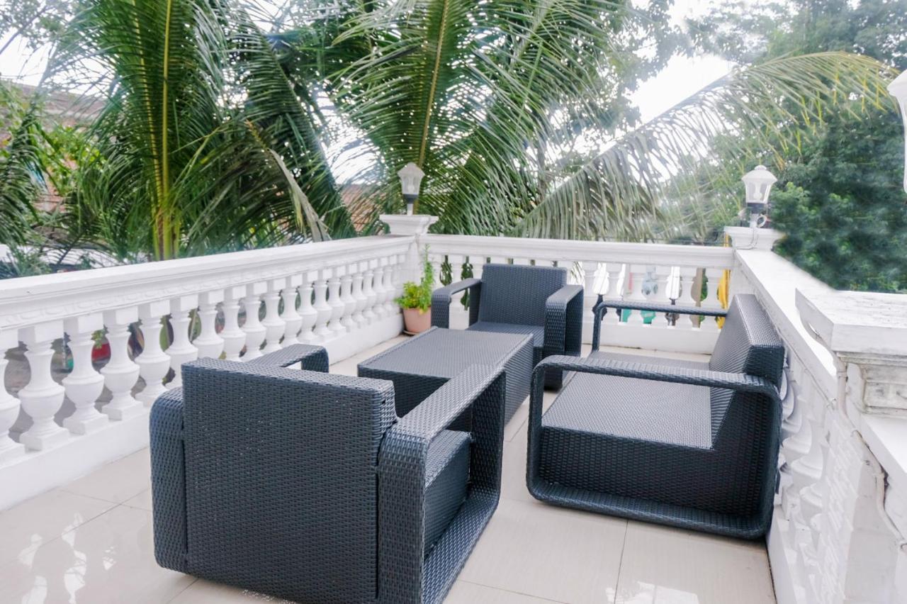 Oyo 696 Hasanah Guest House Syariah De Saphire Malang Exterior foto