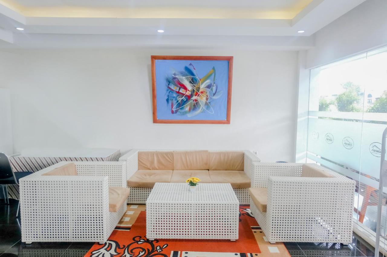Oyo 696 Hasanah Guest House Syariah De Saphire Malang Exterior foto