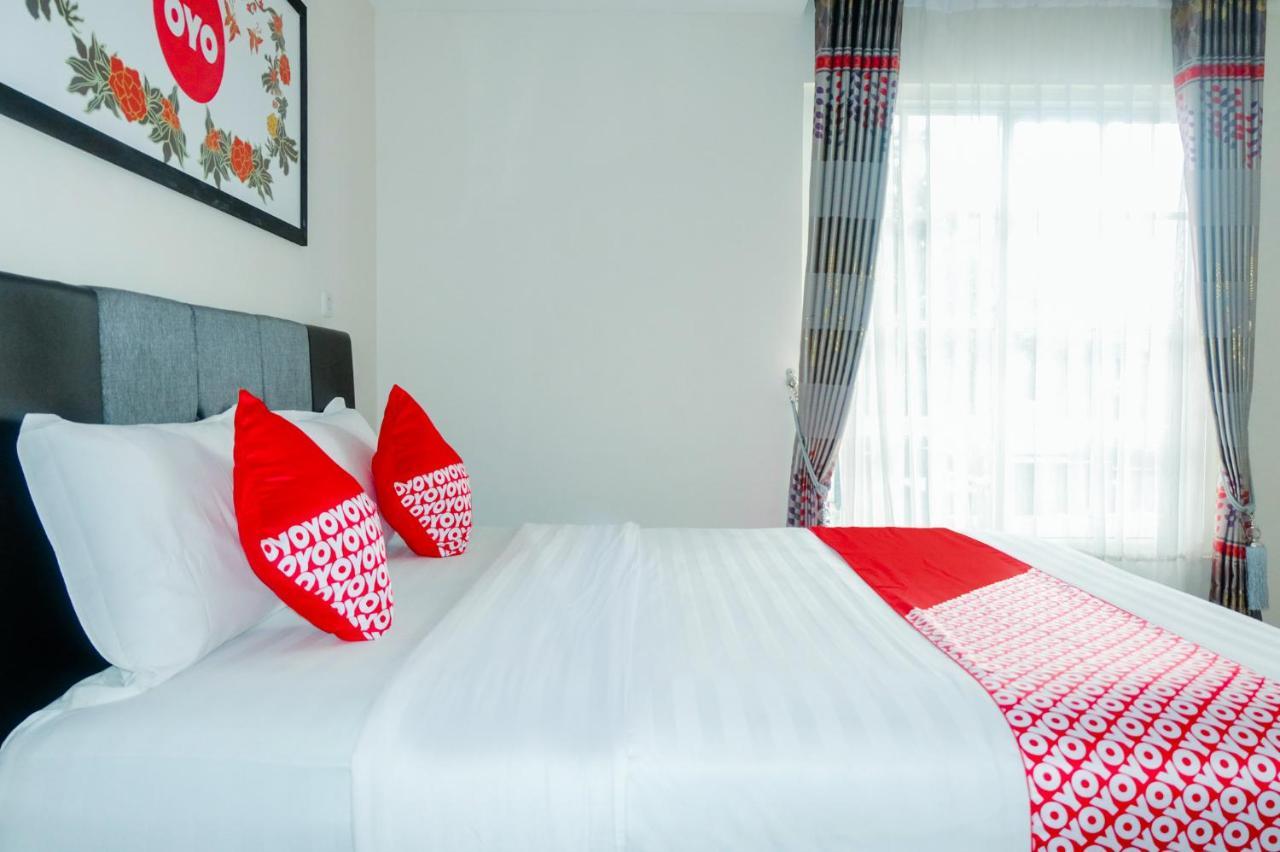 Oyo 696 Hasanah Guest House Syariah De Saphire Malang Exterior foto